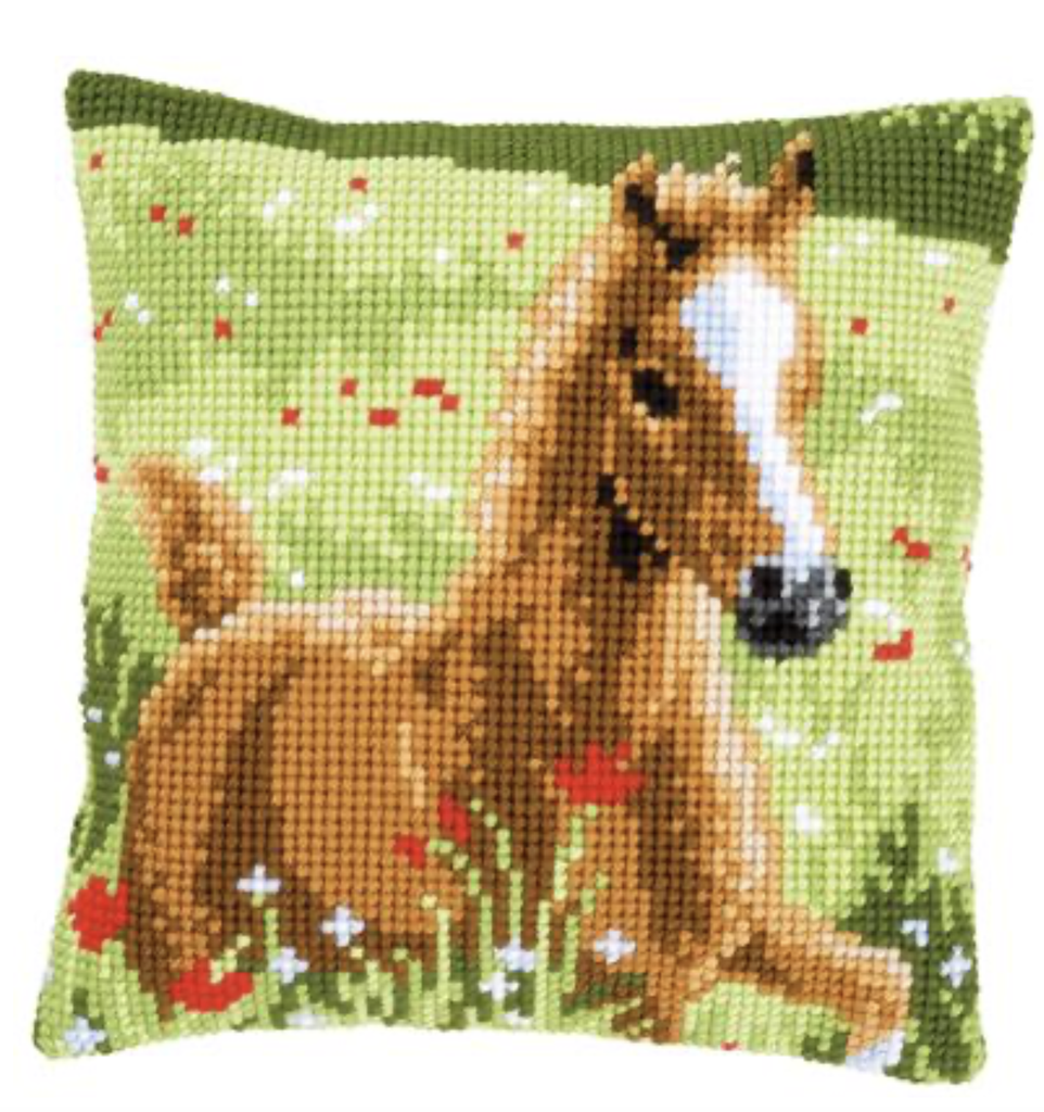 Kruissteekkussen kit Dartelend veulen