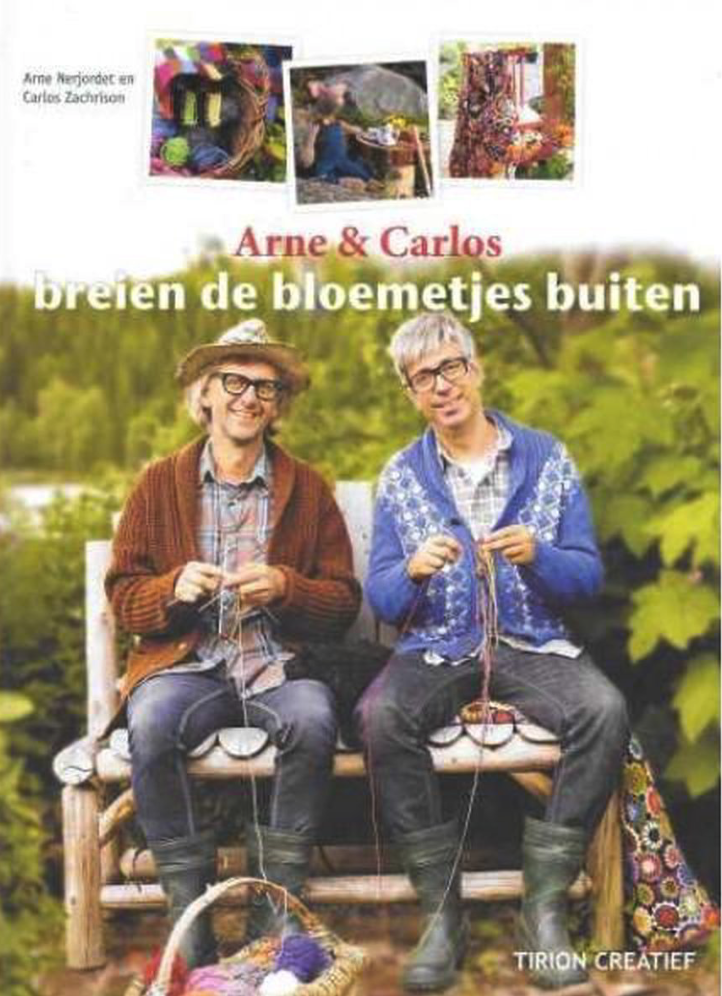 Arne & Carlos breien de bloemetjes buiten